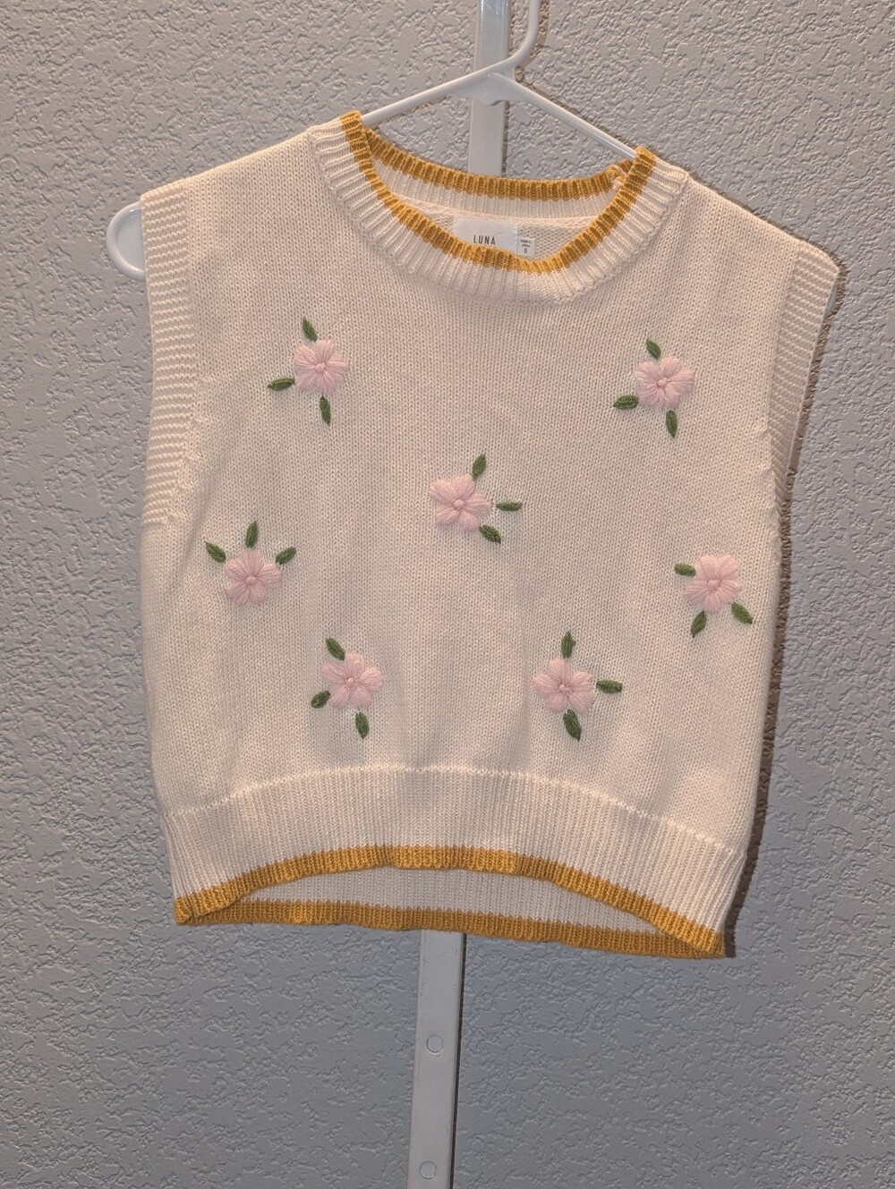 Luna Ivy Floral Embroidered Knit Sweater Vest Cream Yellow Trim Size Small
